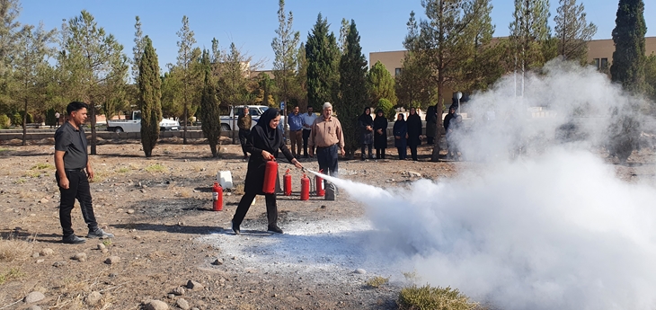 برگزاری دوره آموزش عملی نحوه اطفاء حریق با حضور کارشناسان آتش نشانی